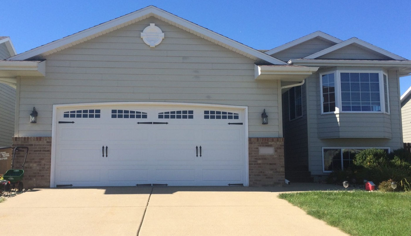 North Hatley LP garage door, Ice White